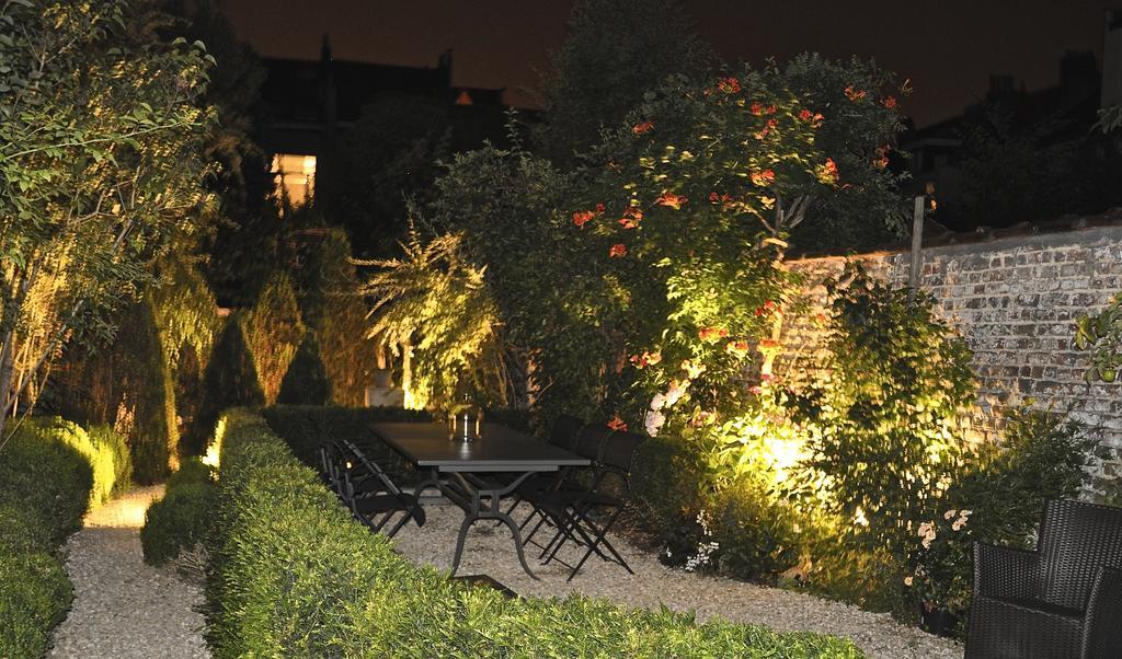B&B Un Jardin En Ville Saint-Gilles ภายนอก รูปภาพ